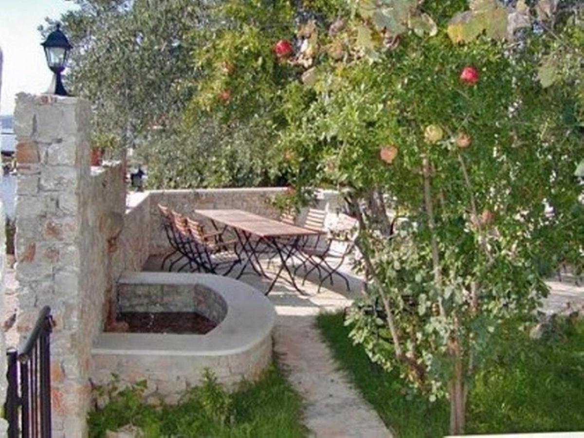 Apartments Doria - 20M From Beach Trogir Eksteriør bilde